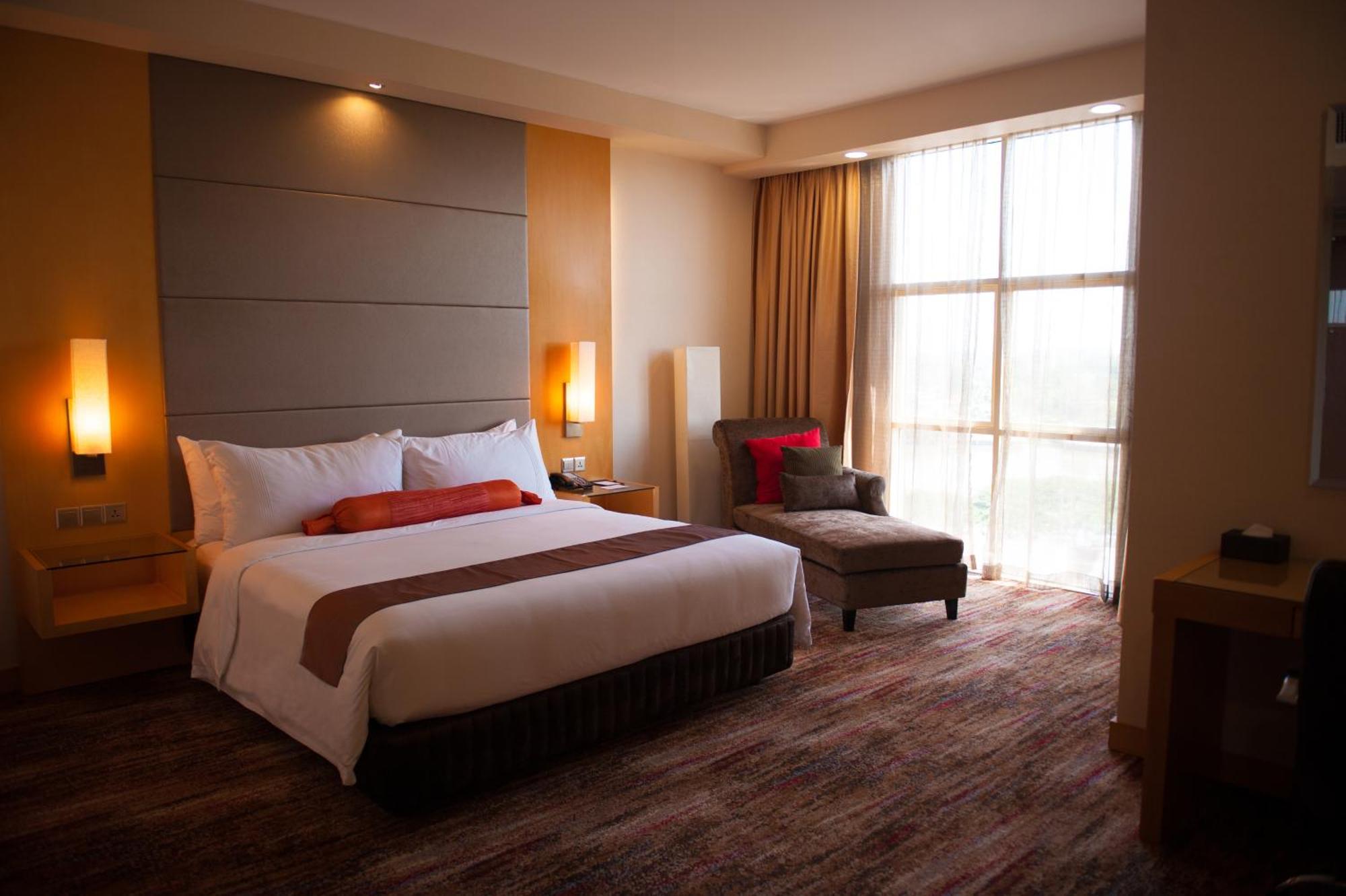 The Waterfront 5* Kuching